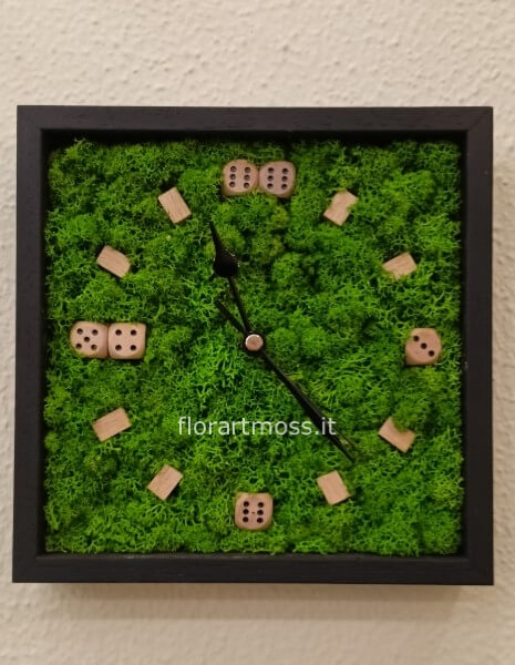 Orologio con lichene stabilizzato