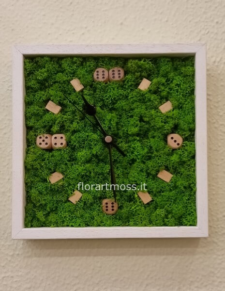 Orologio con lichene stabilizzato